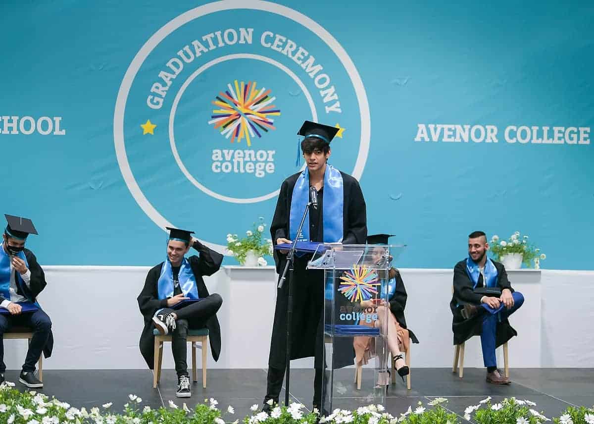 12th grade graduation of the Romanian Course